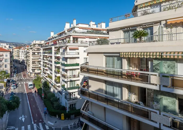Sunny And Modern Baquis Flat