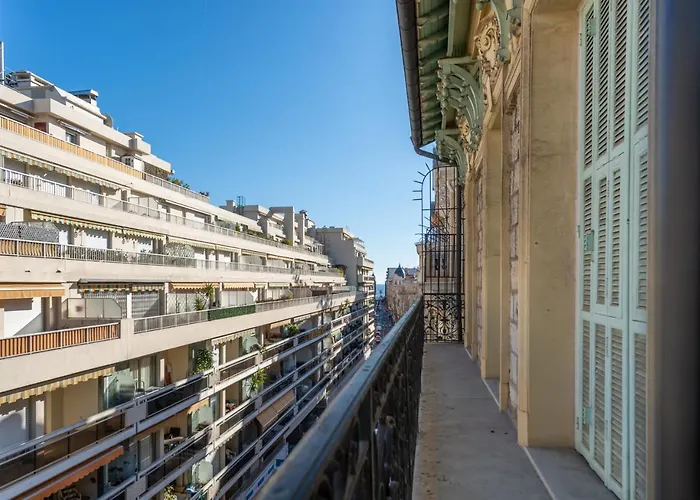 Sunny And Modern Baquis Flat